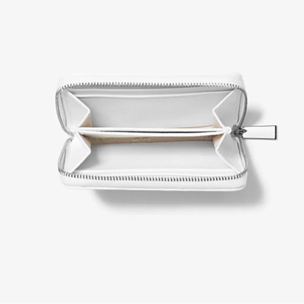 Michael Kors Quilted White Wallet - Picture 2 of 4